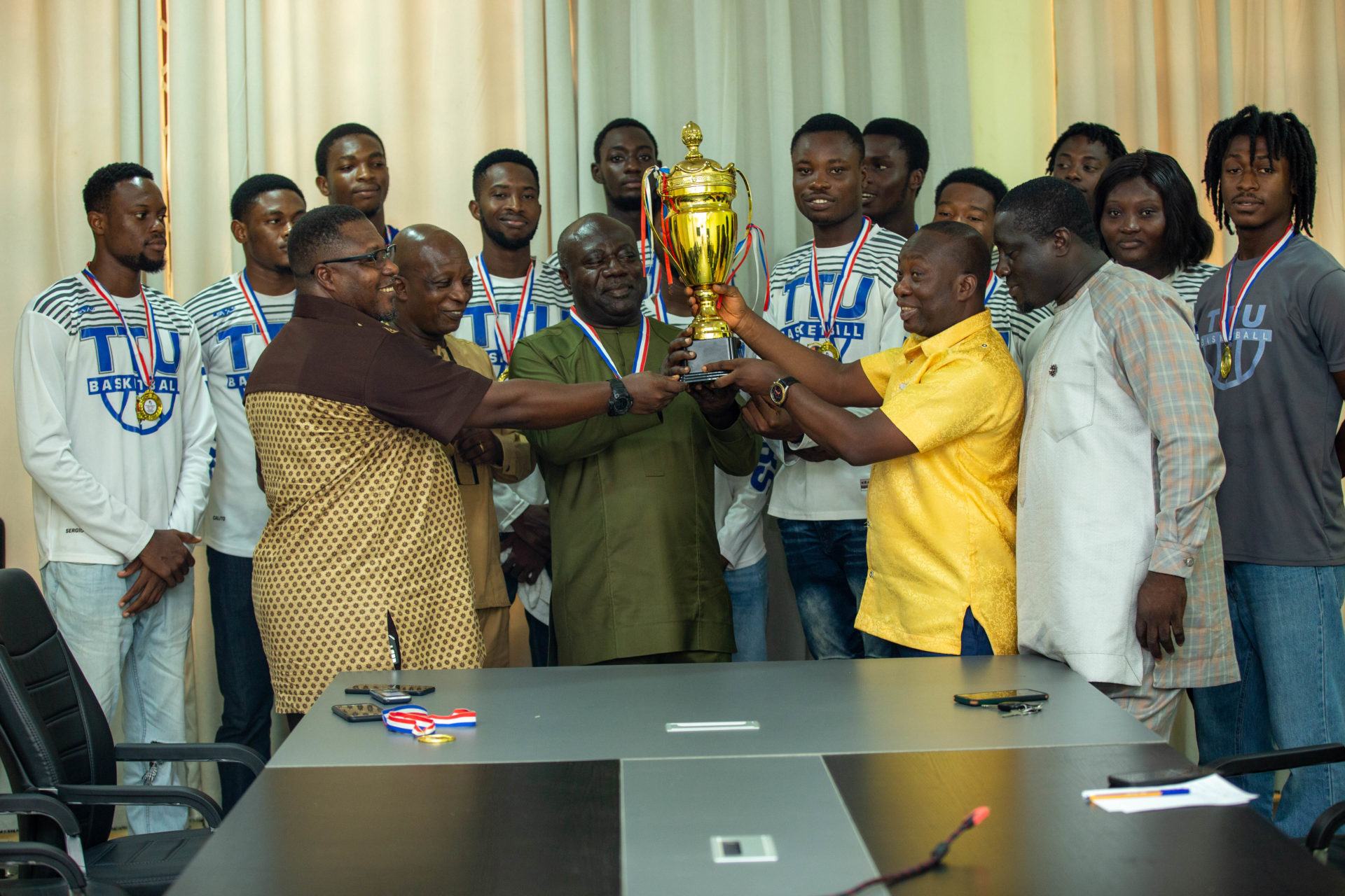 TTU BASKETBALL TEAM PRESENTS TROPHY TO VC